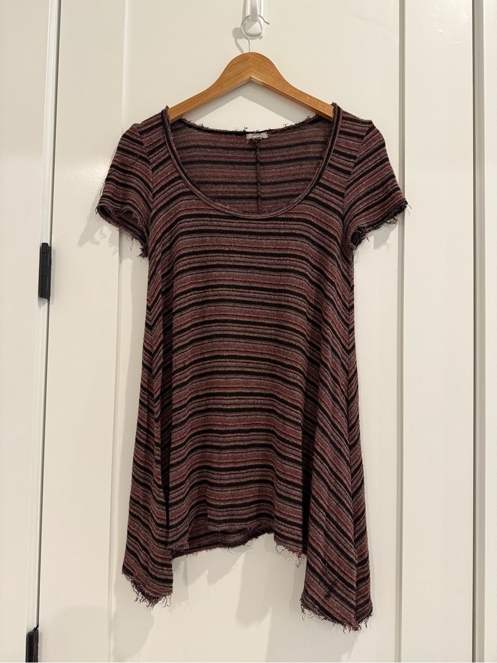 ecote Striped Scoop Neck Short Sleeve Top in Burgundy and Black